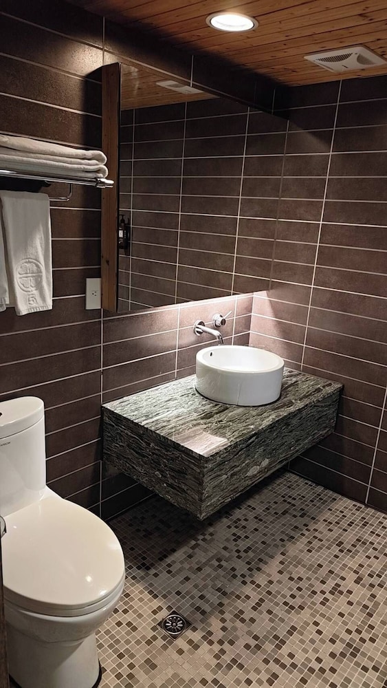 Cai She Hotel 40/48