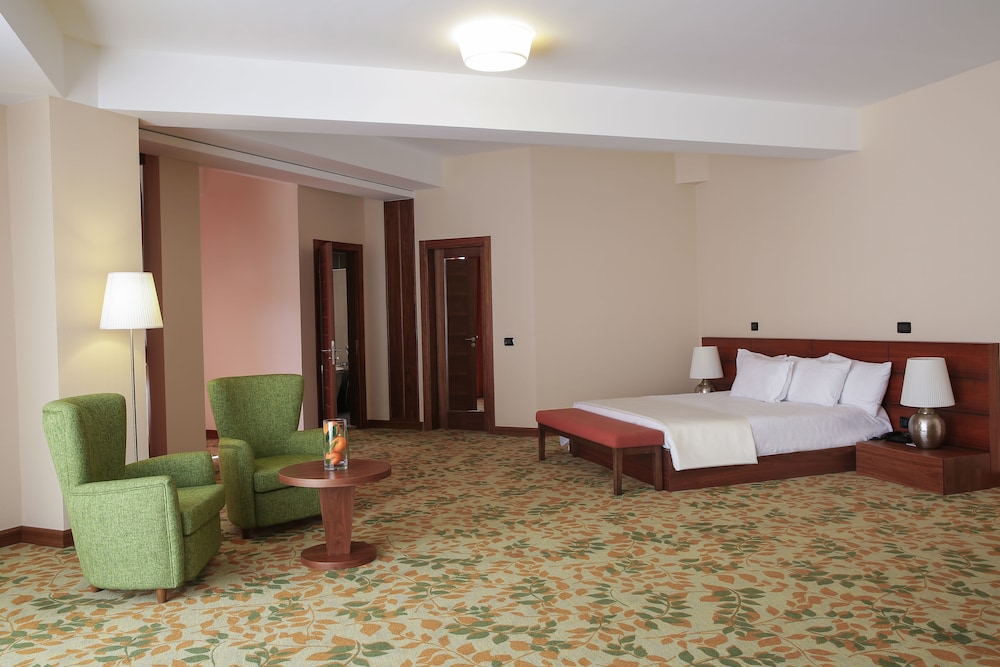 El Resort Hotel 12/50