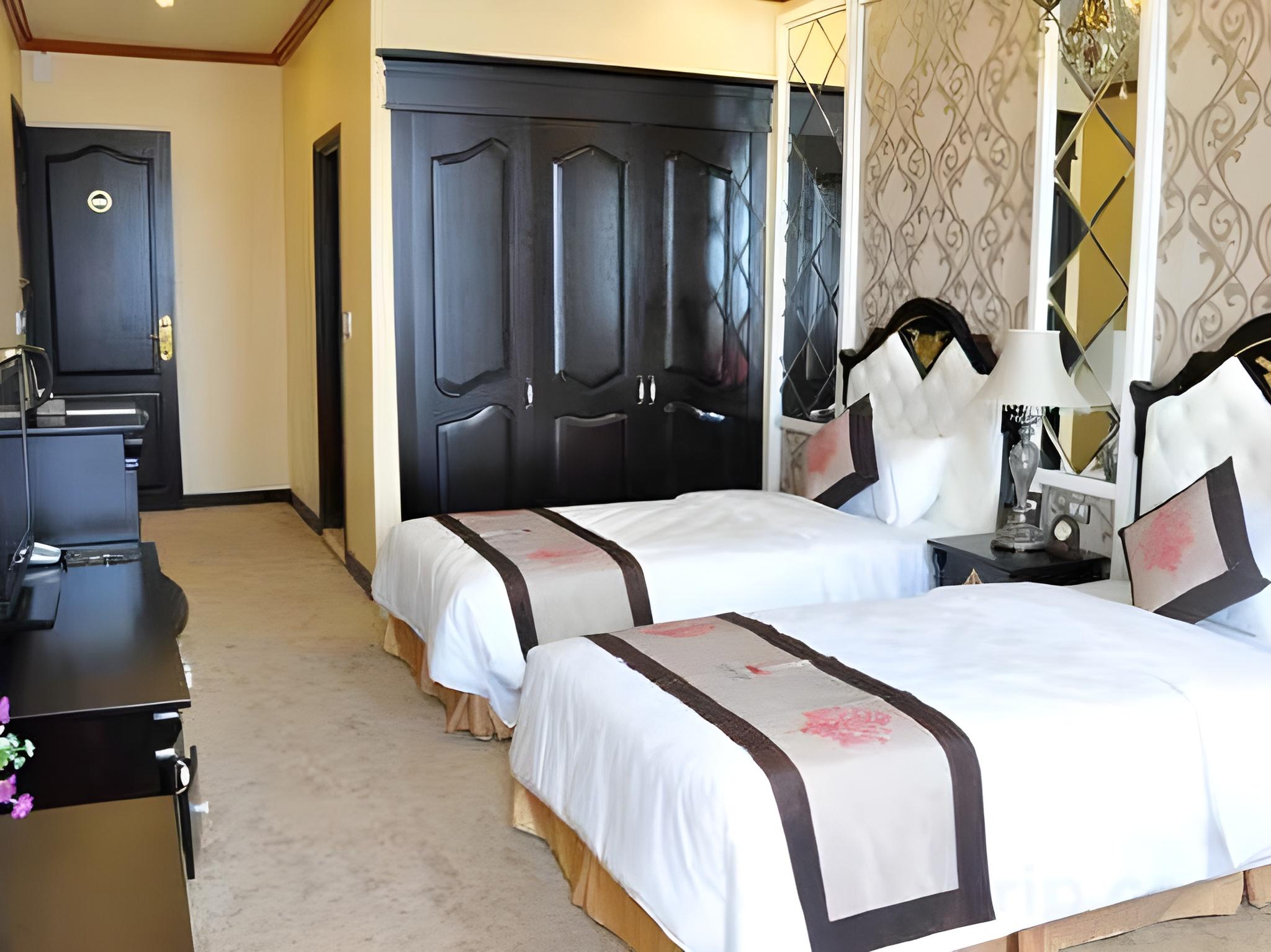 Landmark, Deluxe, Twin Beds