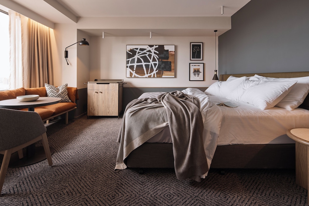 Rydges Melbourne 16/50
