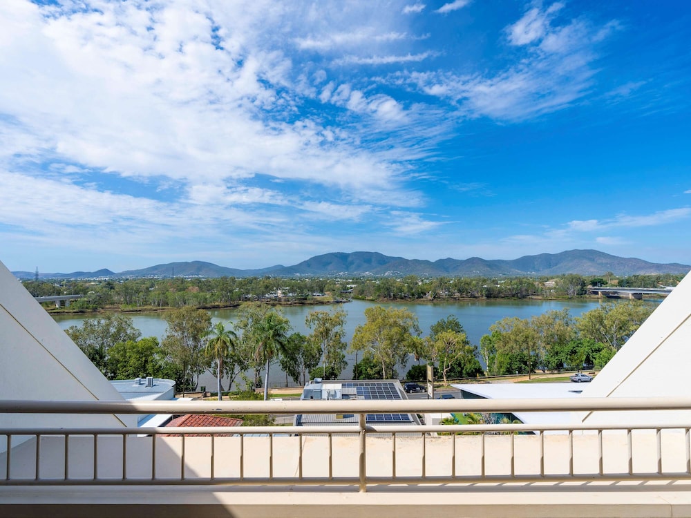 Mercure Rockhampton 51/55
