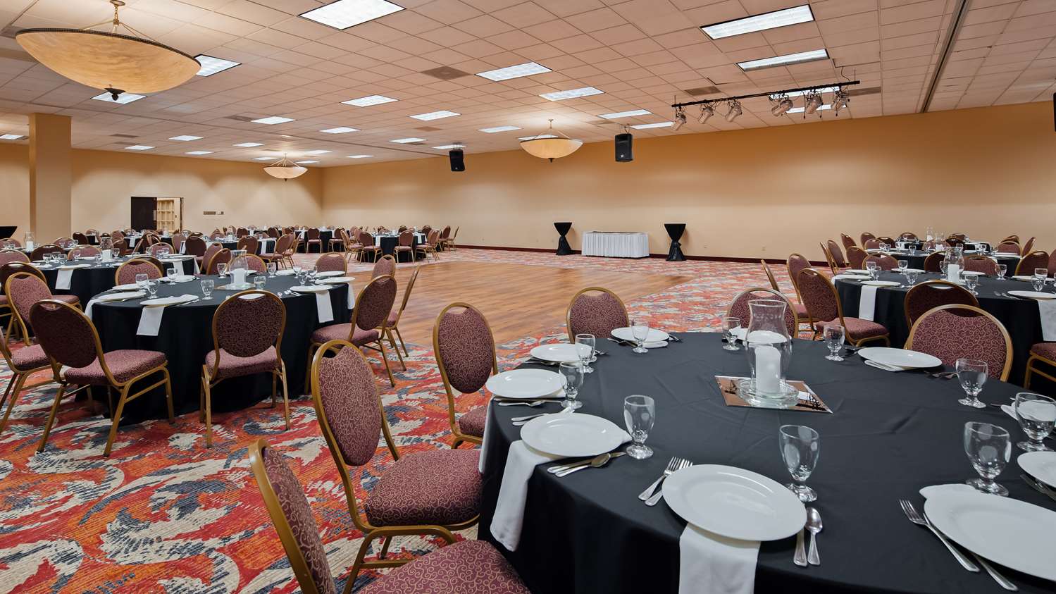 Best Western Plus Hotel & Conference Center 43/46