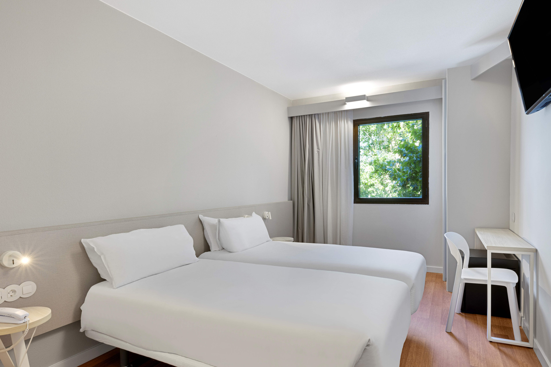 غرفة بسريرين منفصلين، B&B HOTELS Zaragoza Centro 3/4