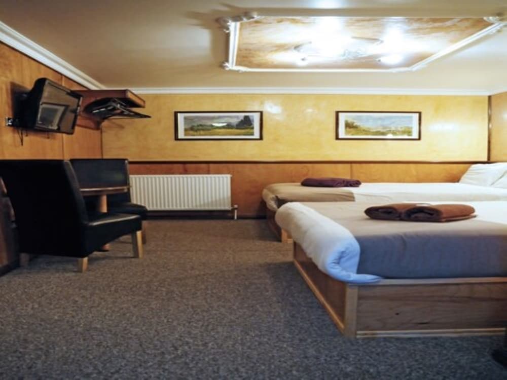 Cricklewood Lodge Hotel 23/33