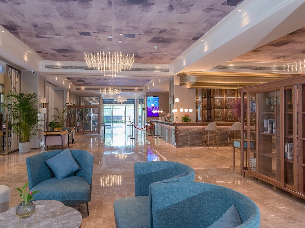 Mercure Hangzhou East Railway Station 42/56