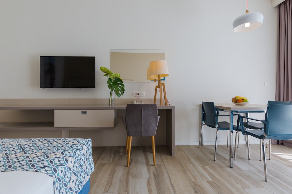 Romana Beach Resort 48/66