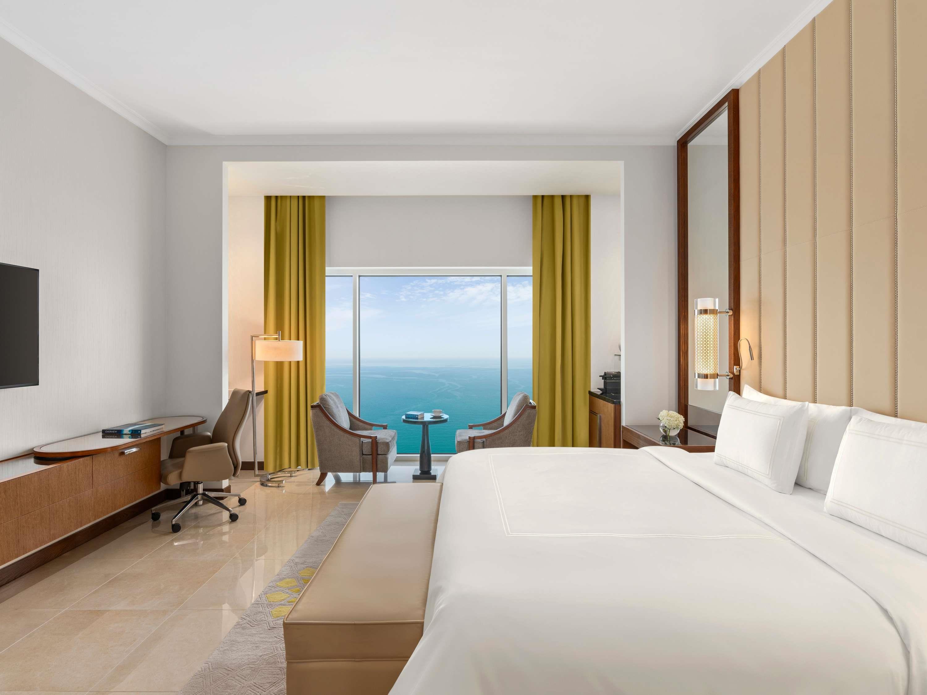 Deluxe, Sea View