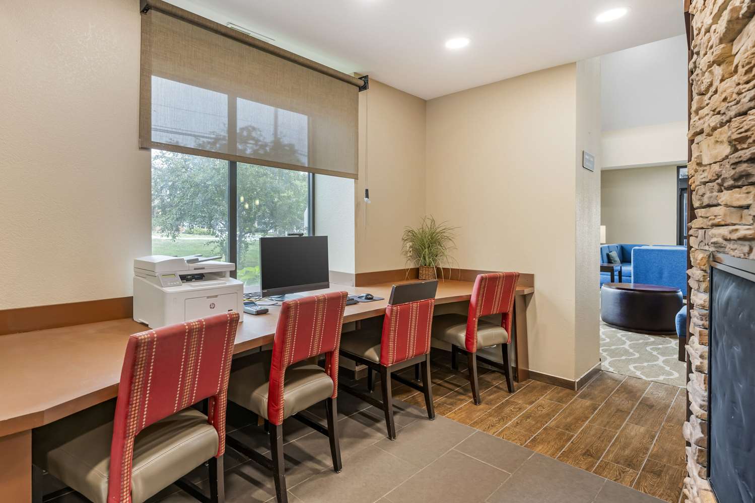 Comfort Suites East 36/42
