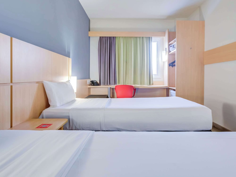 APARTMENT, TWIN BEDS