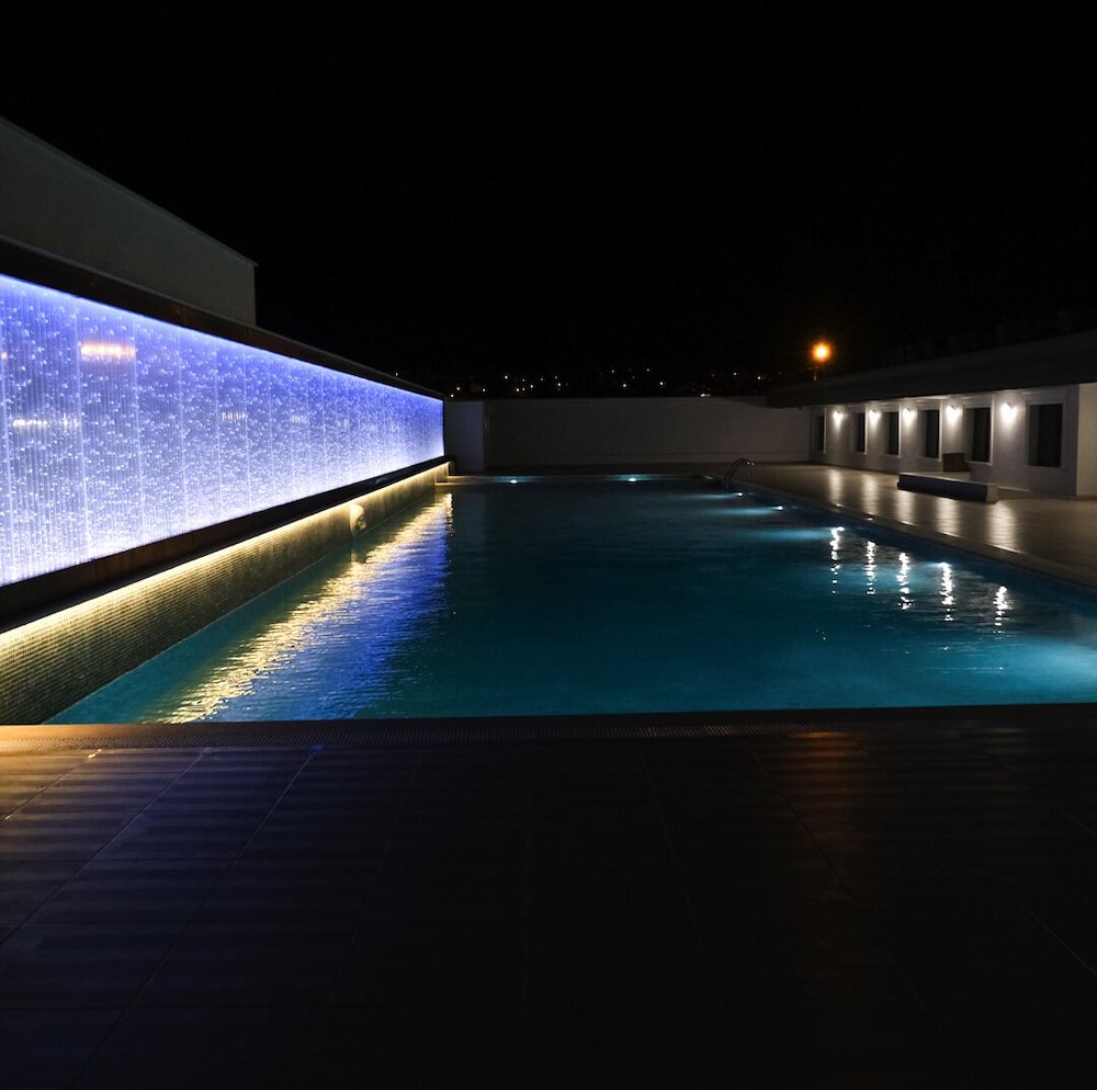 MQ Hotel Suites 35/60