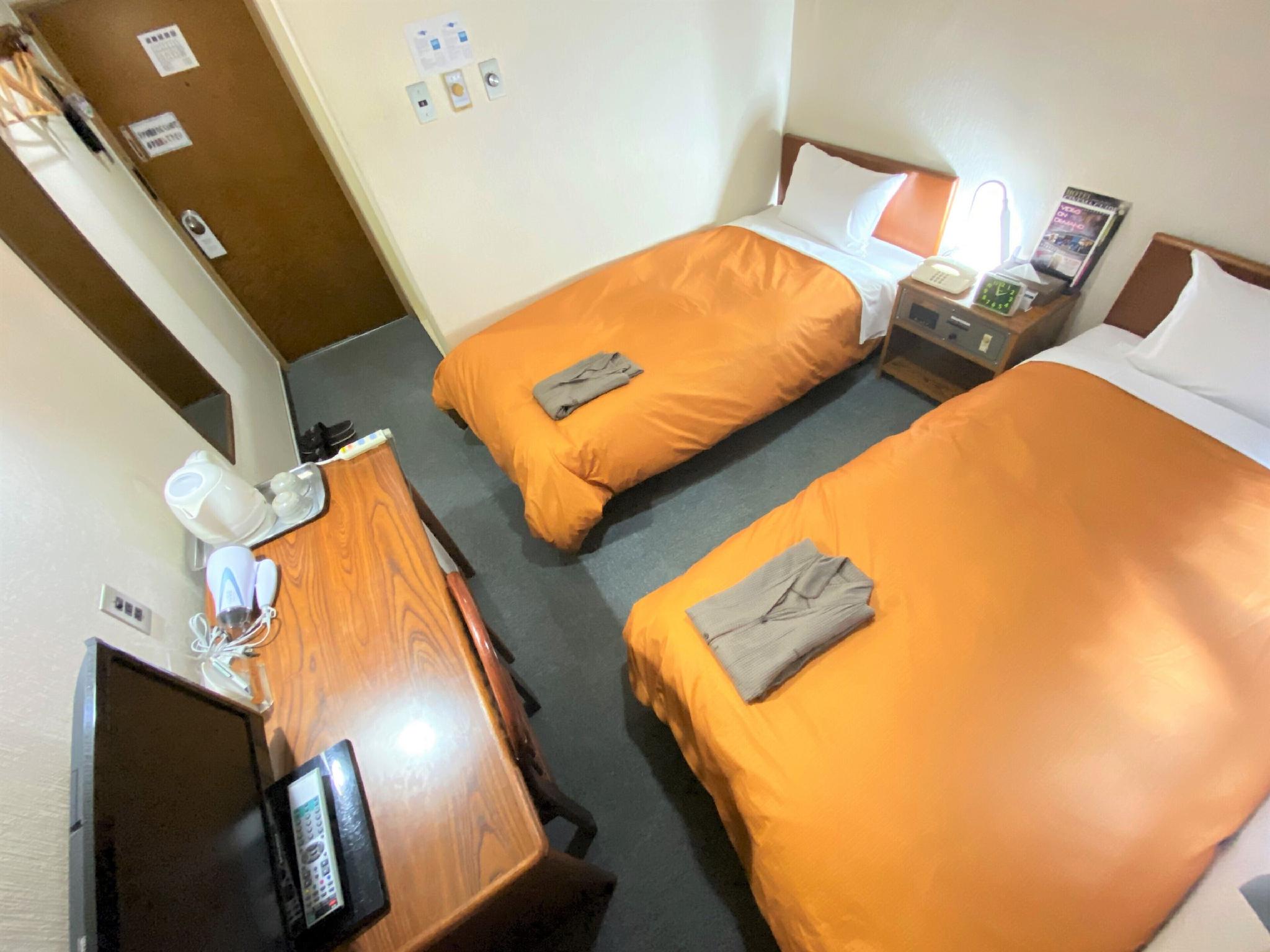 ECONOMY, TWIN BEDS