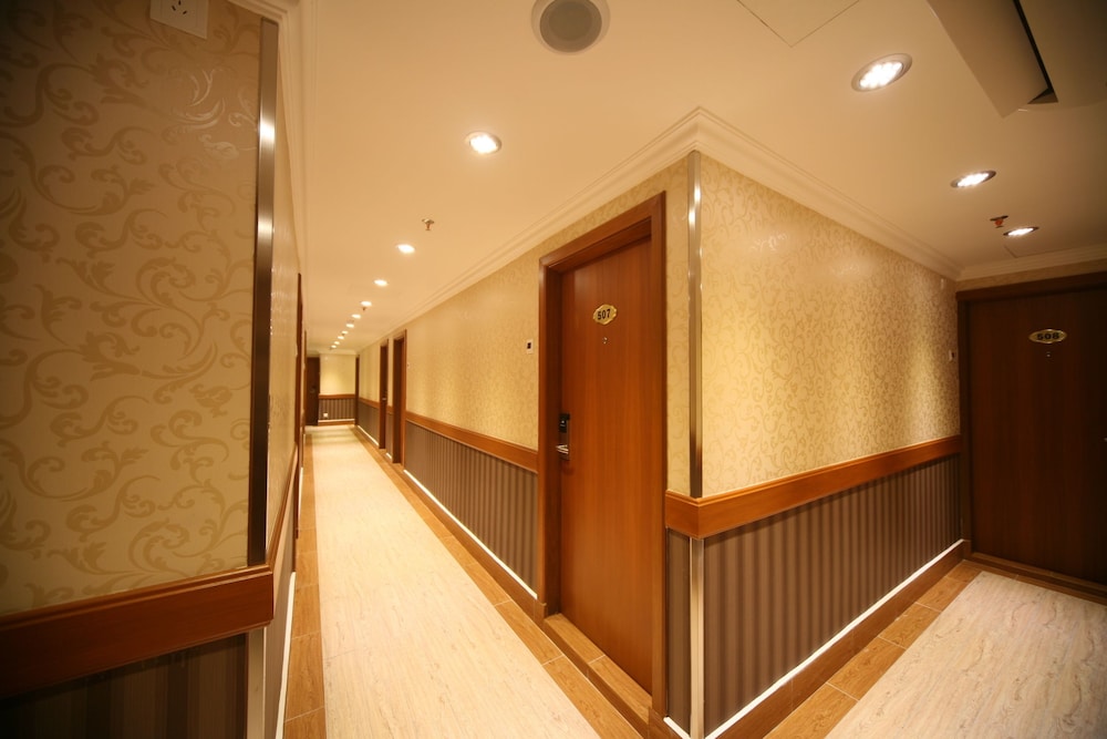 Cardogan Hotel 10/46