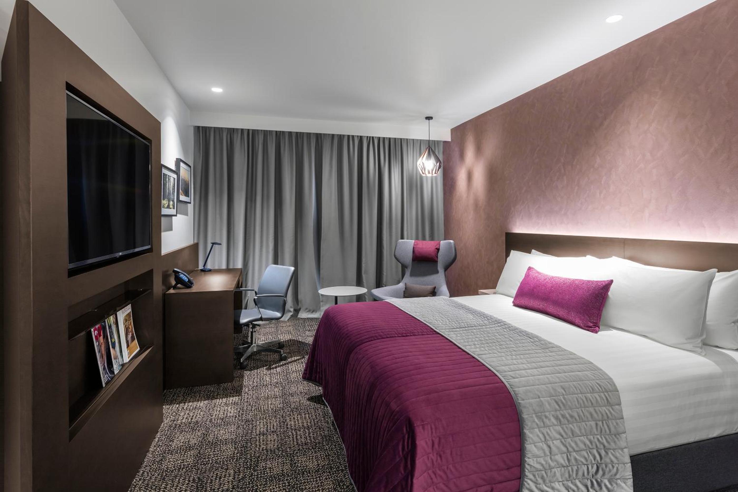 ROOM, KING BED, ACCESSIBLE