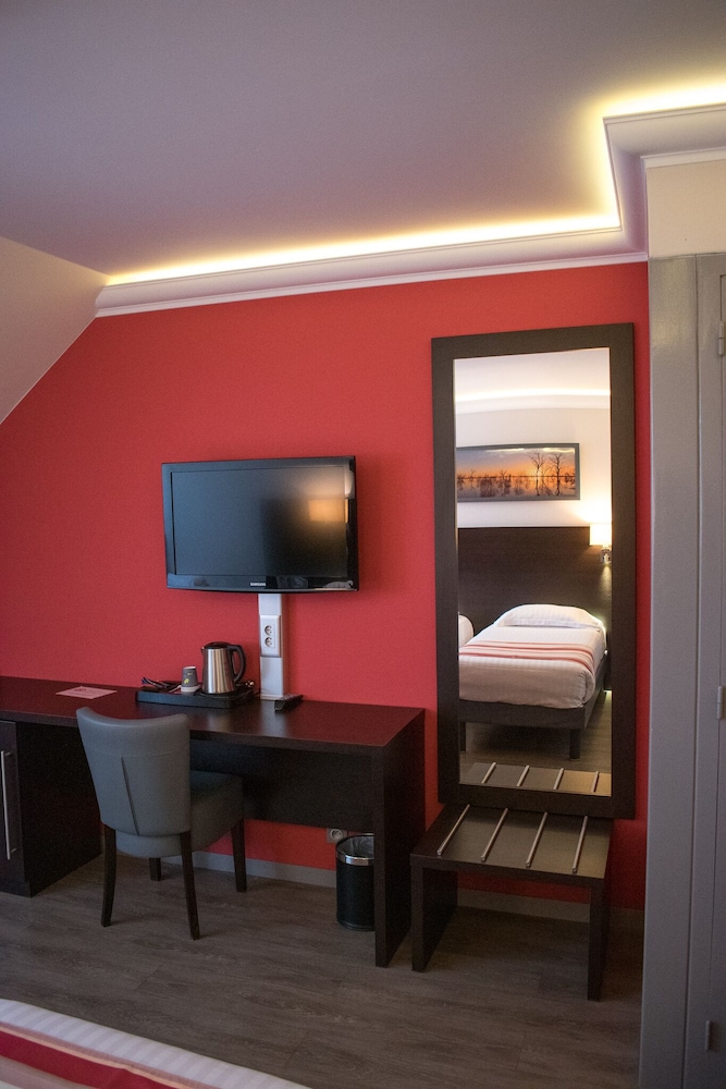Logis Hotel Black and Green 25/50