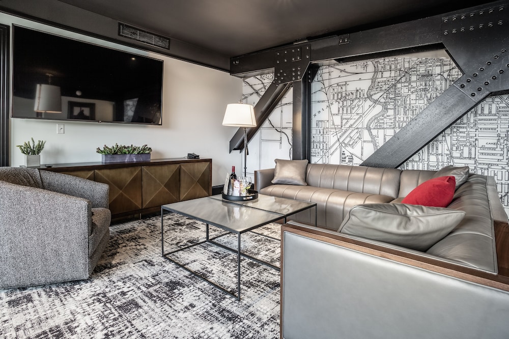 Bottleworks Hotel 51/70