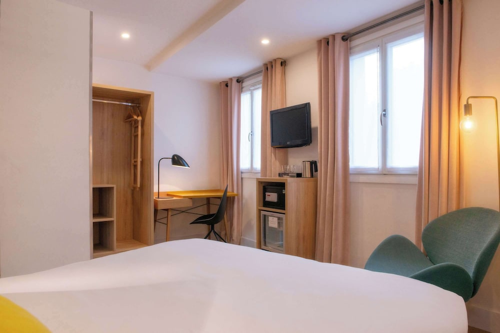 ROOM, DOUBLE BED