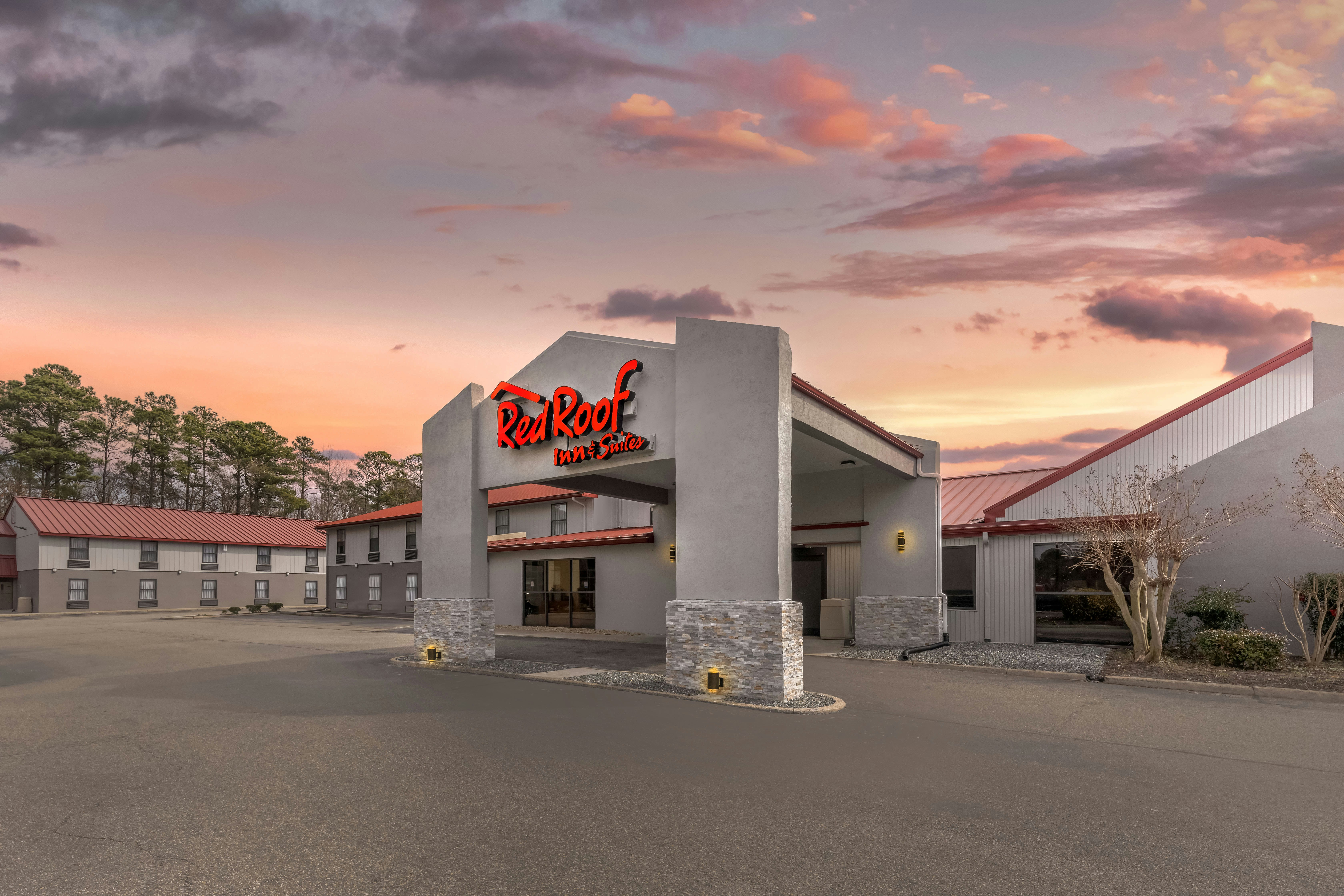 Red Roof Inn & Suites Newport News 1/48