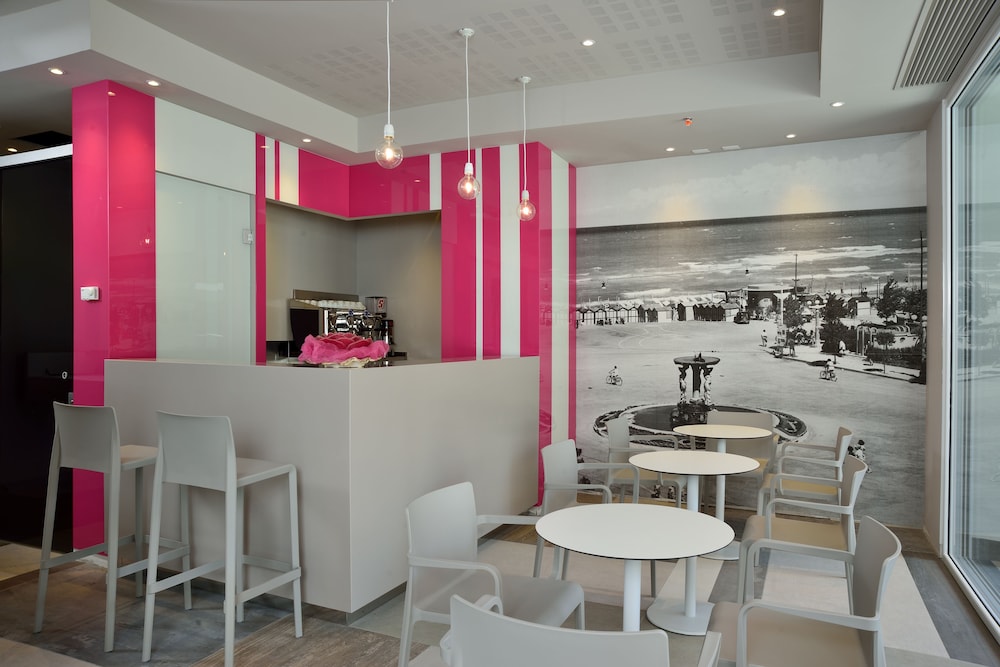 Embassy Hotel & Spa 34/43