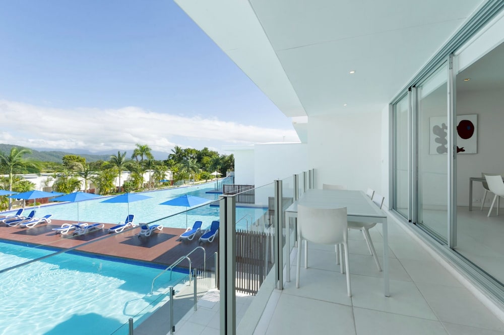Pool Port Douglas 26/50