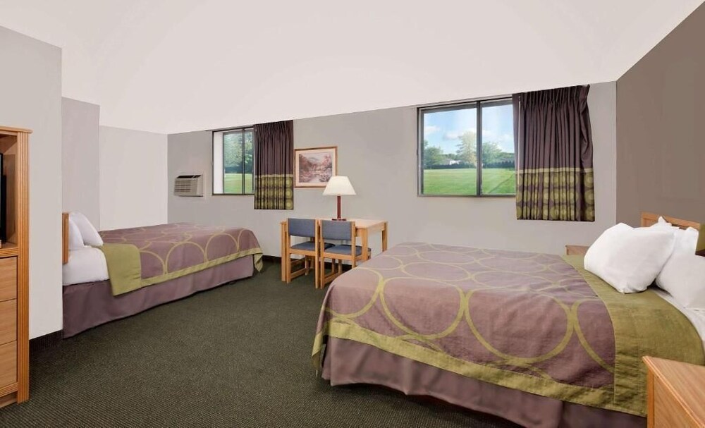 Grand, 3 Queen Beds, Fairbridge Inn And Suites 2/3