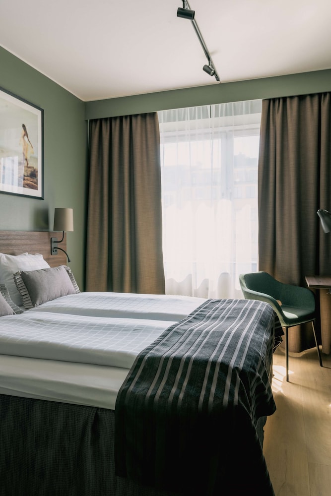ROOM, TWIN BEDS