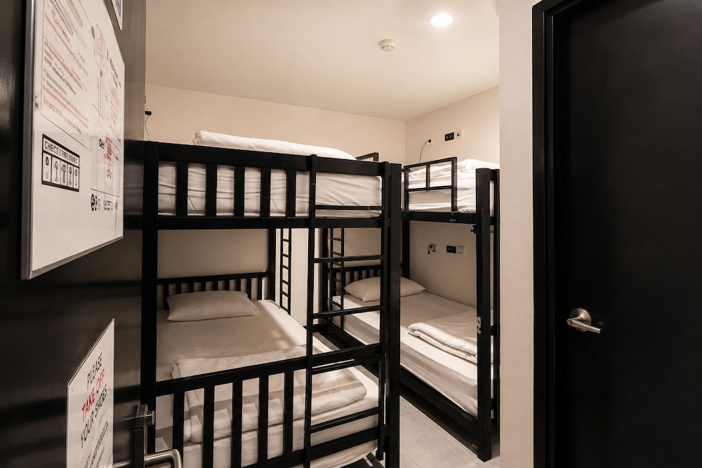 Jellybean the Blocks Hostel Sukhumvit 10 54/63