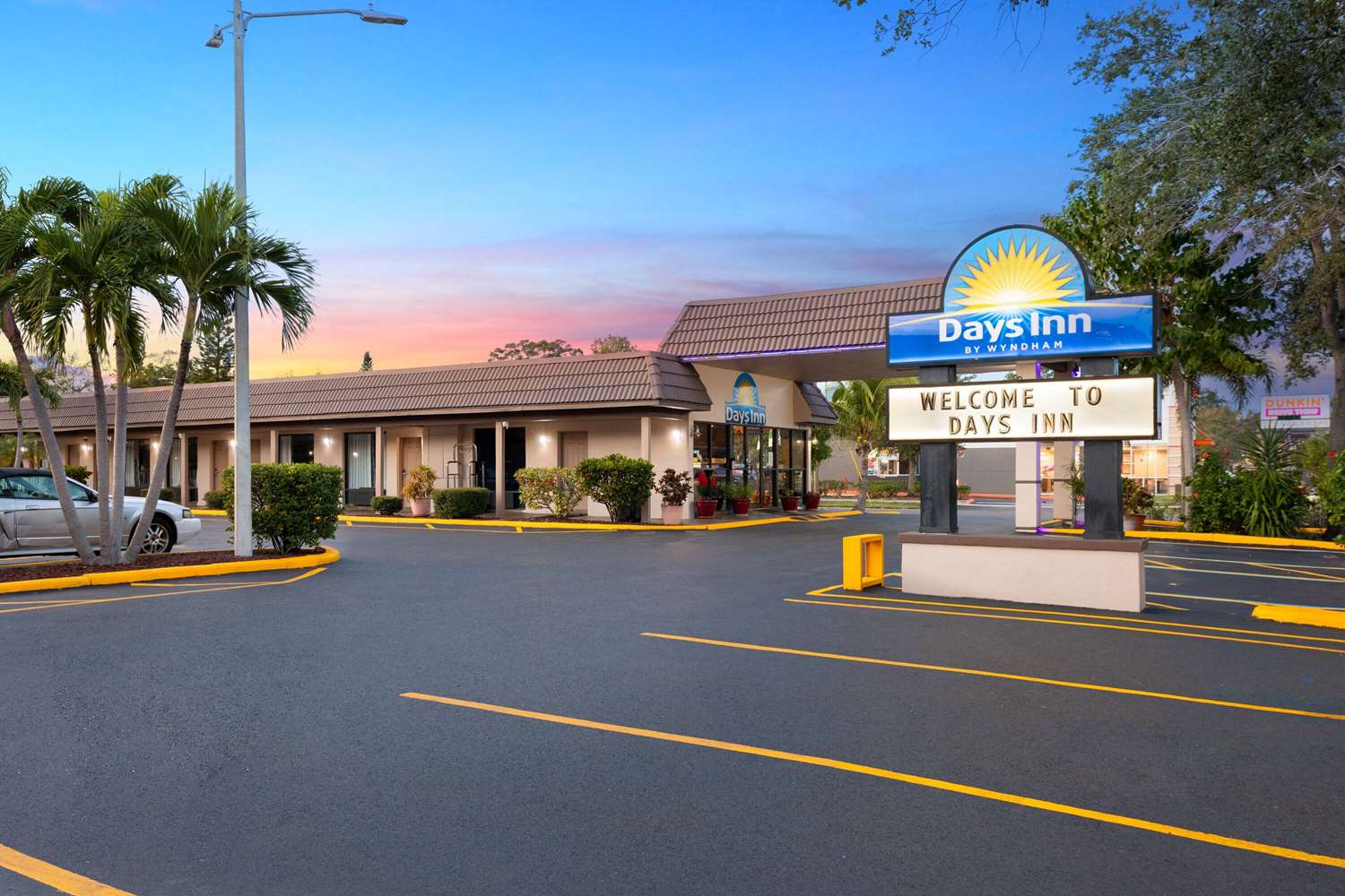 Days Inn by Wyndham St. Petersburg Central 17/23