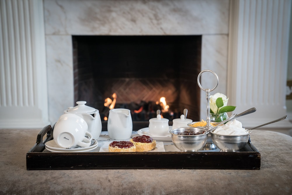 The Andros Deluxe Boutique Hotel 63/67