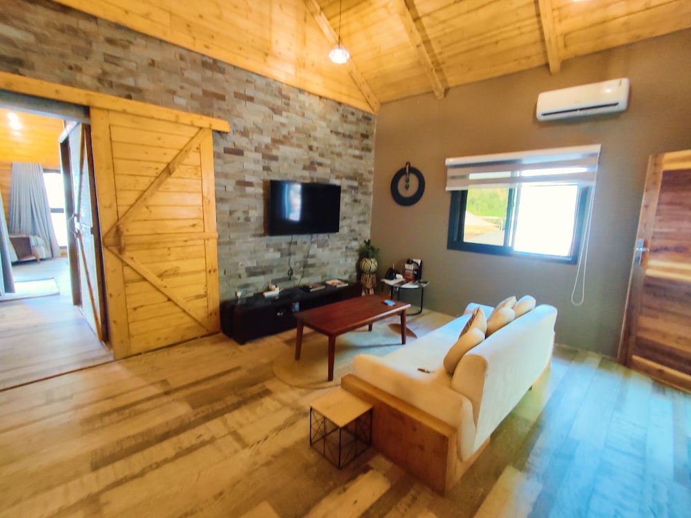 WAG HILL LODGE AND SPA 21/81