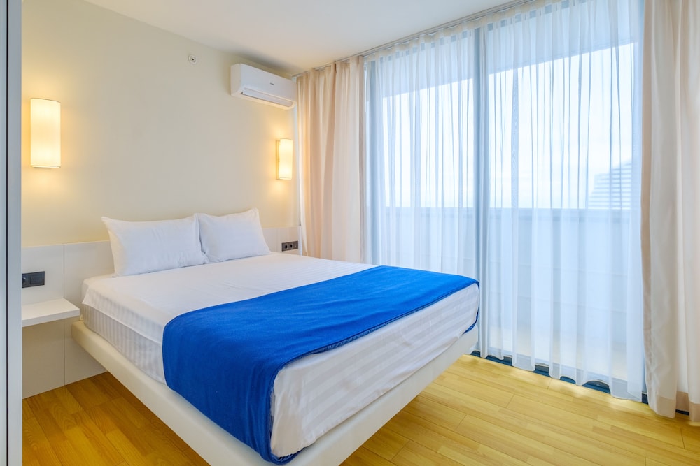 DELUXE, SUITE, SEA VIEW