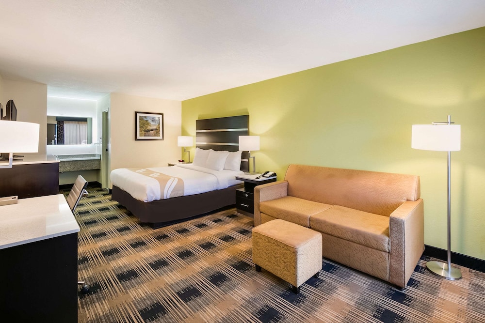 Quality Inn & Suites Mt. Chalet 22/36