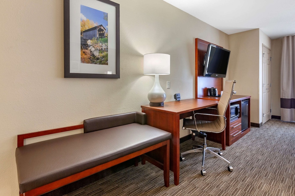 Comfort Suites Oshkosh, WI 30/32
