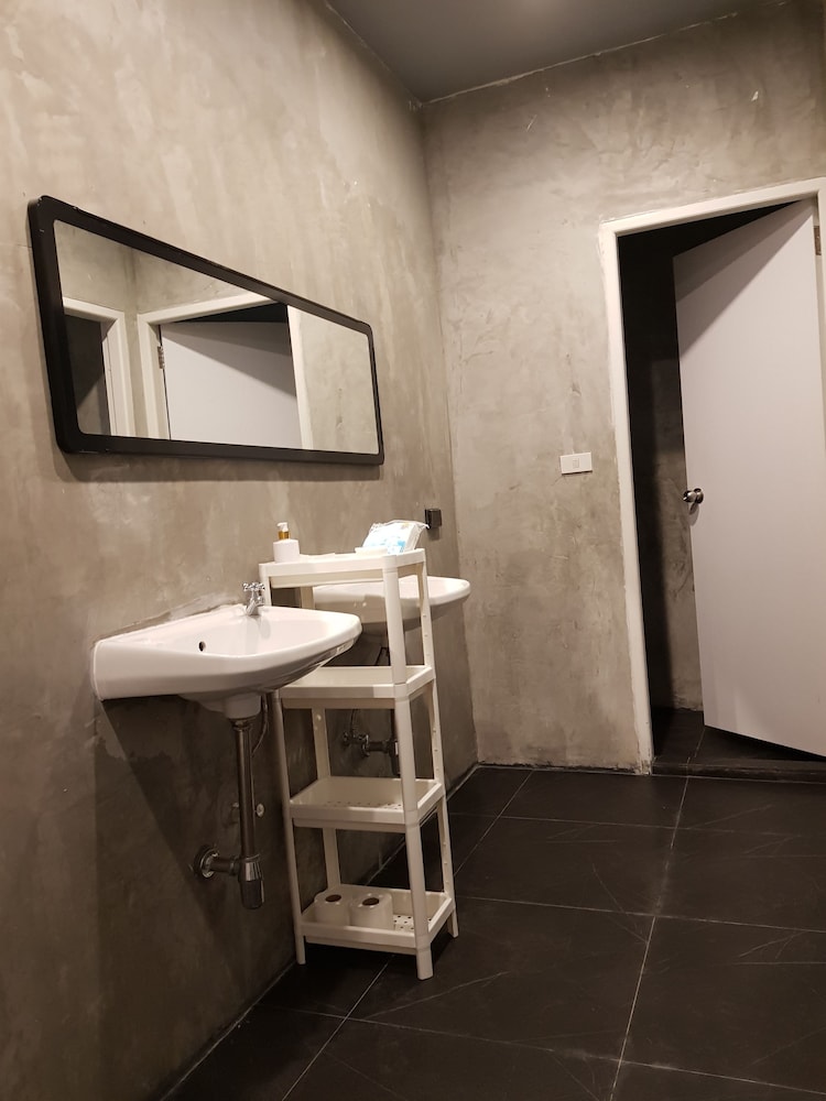 The Cocoon Hostel 44/49