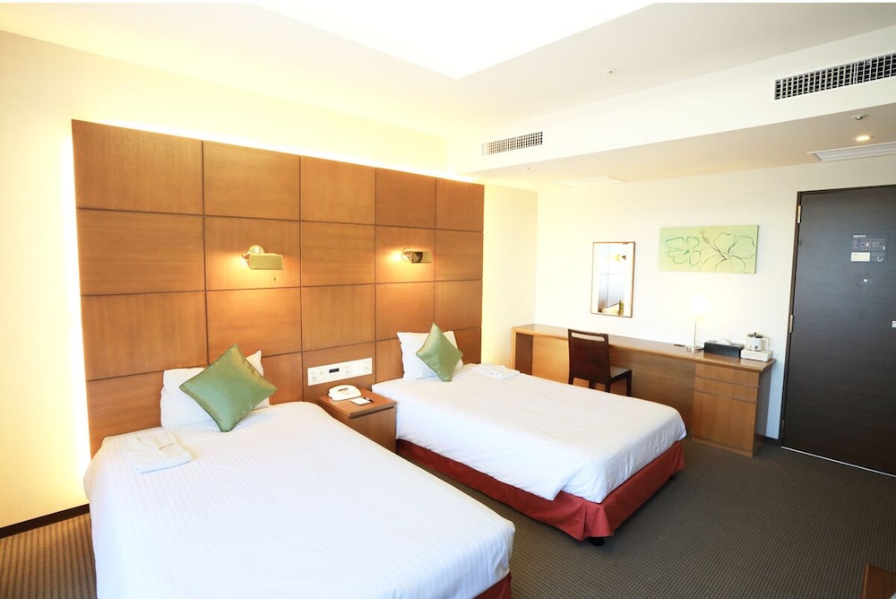 SEMI ROOM, DELUXE, 2 SEMI DOUBLE BEDS, CITY VIEW