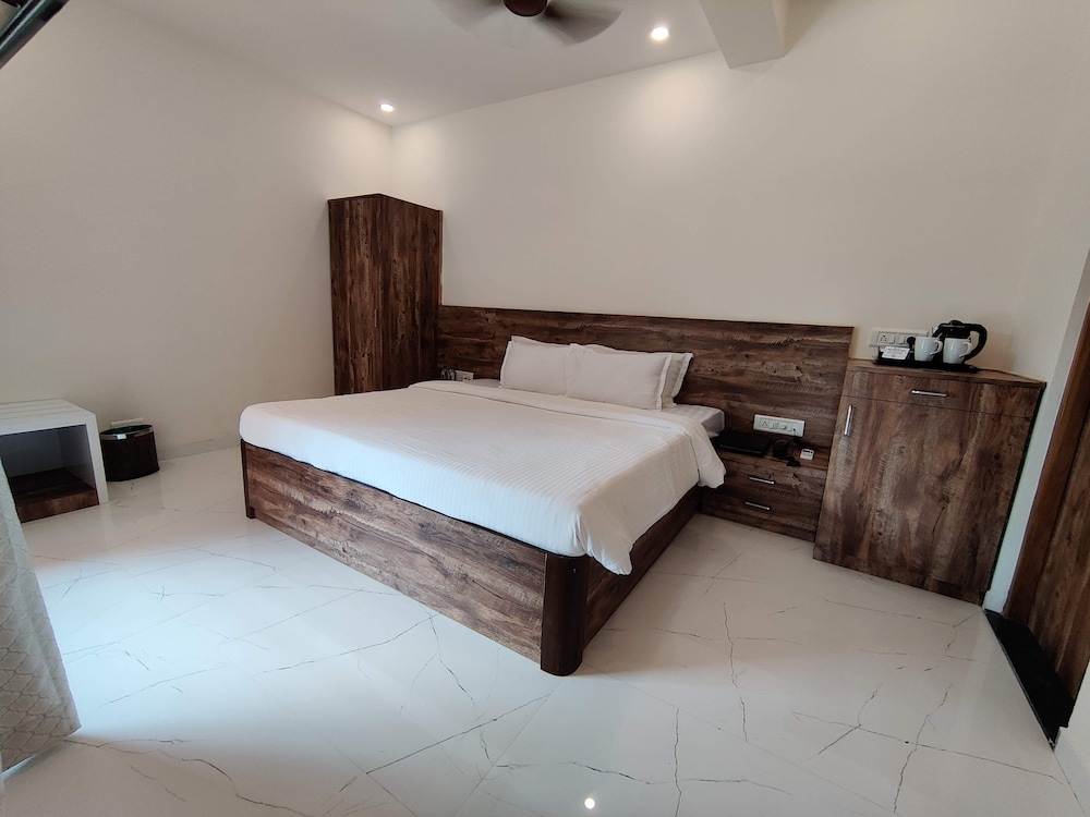 Pushp Vatika Resort & Lawns 22/60