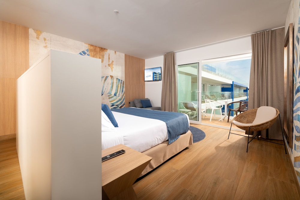 L Azure Hotel 21/64