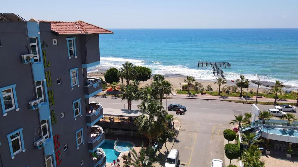 Semt Luna Beach Hotel 40/45