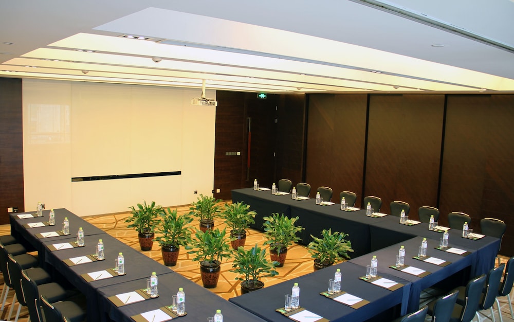 Wyndham Garden Yuhuan Downtown 59/65
