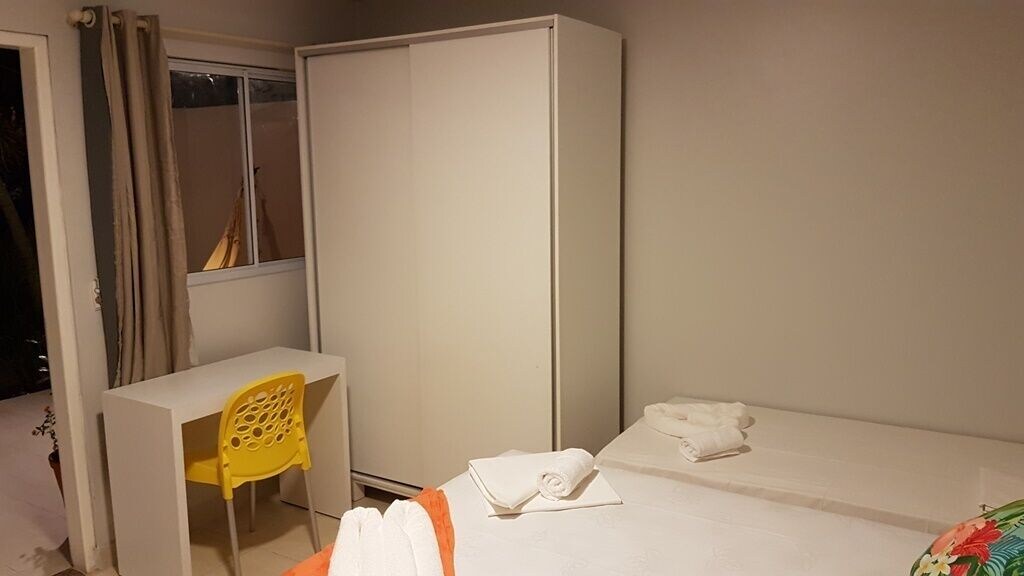 ROOM, QUADRUPLE