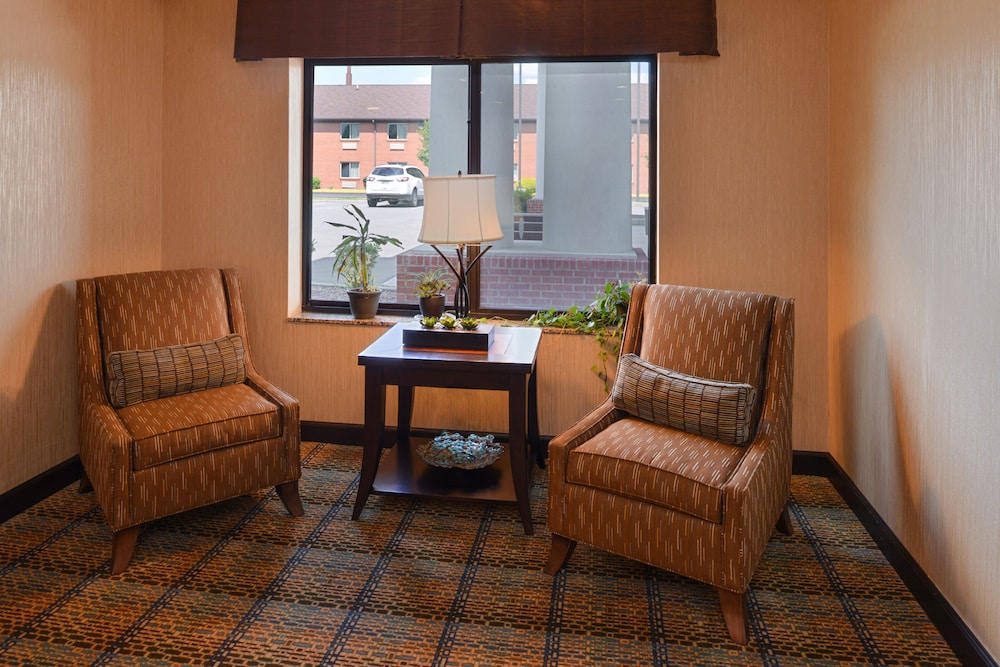Holiday Inn Express Hotel And Suites Fairmont 46/64