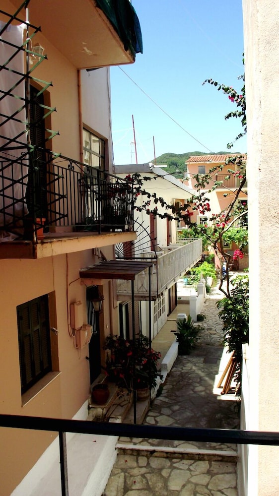 Avra Budget Beach Hotel 4/66