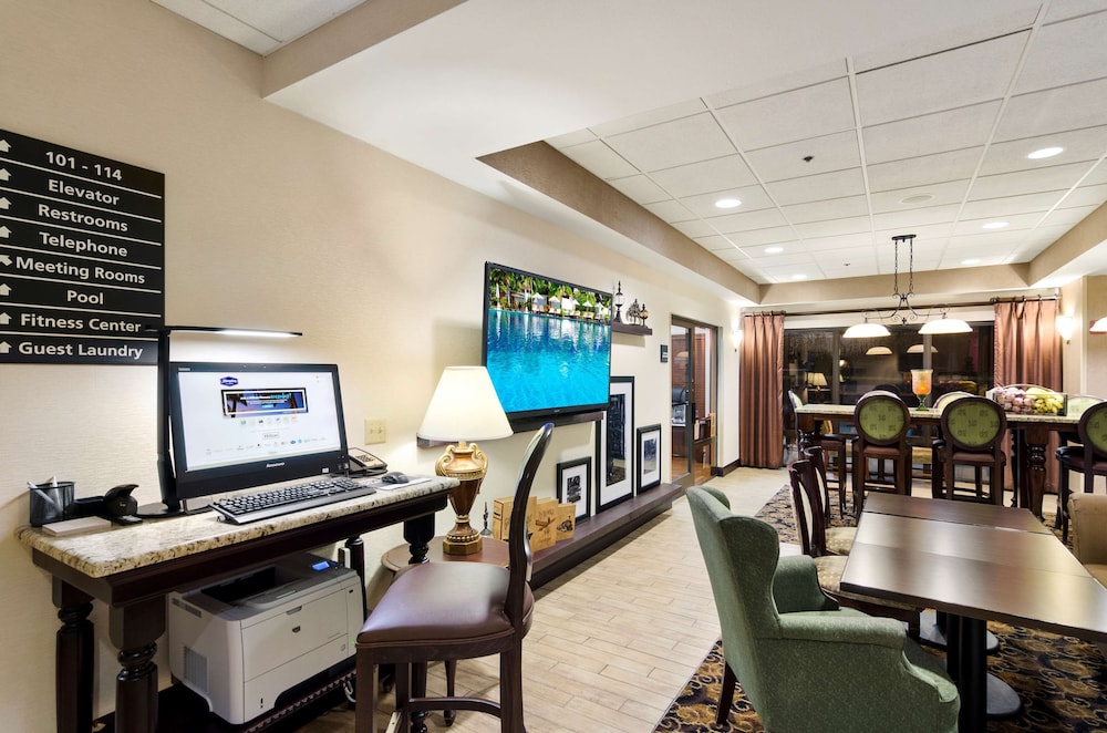 Hampton Inn Mount Dora 21/33