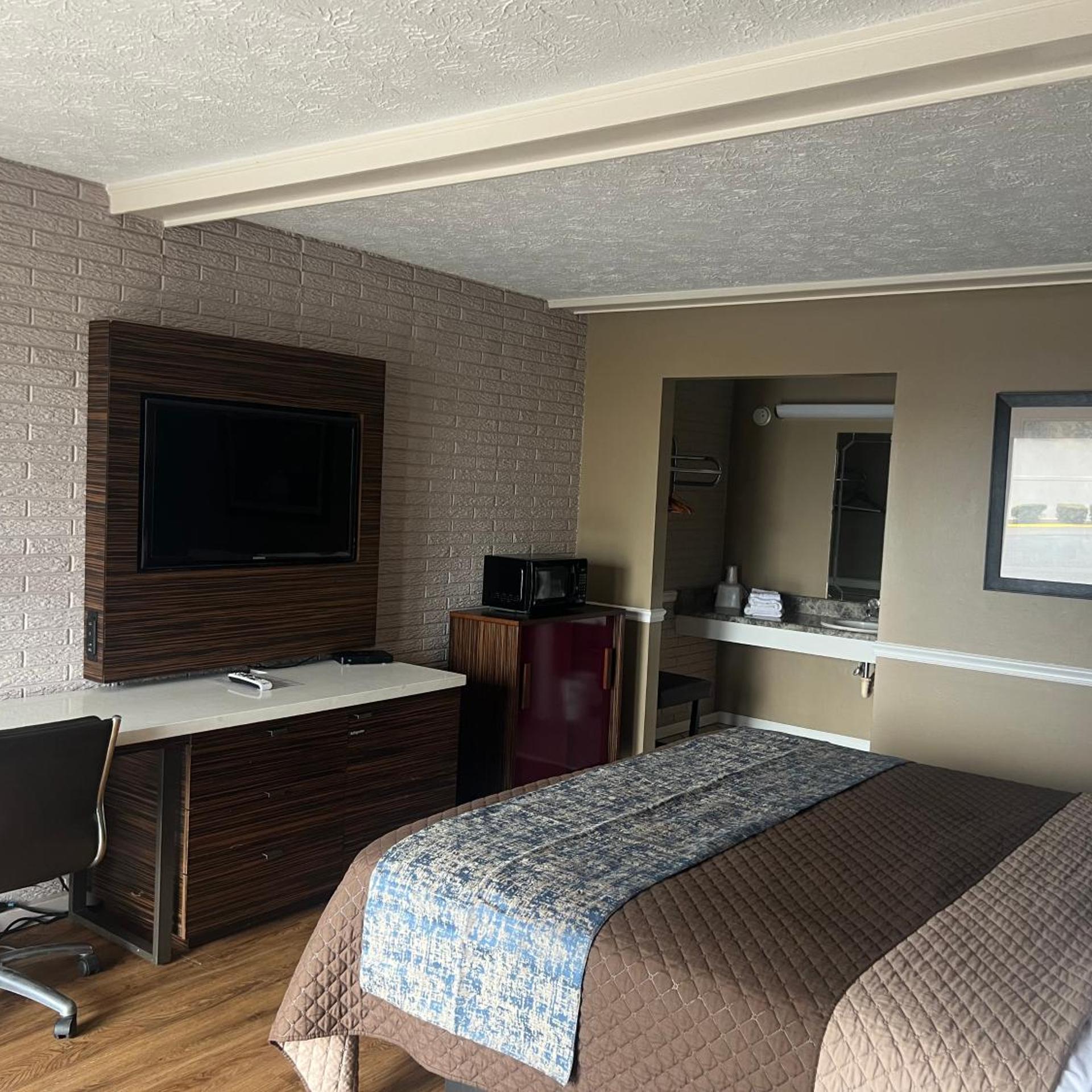 Towne Inn 35/50