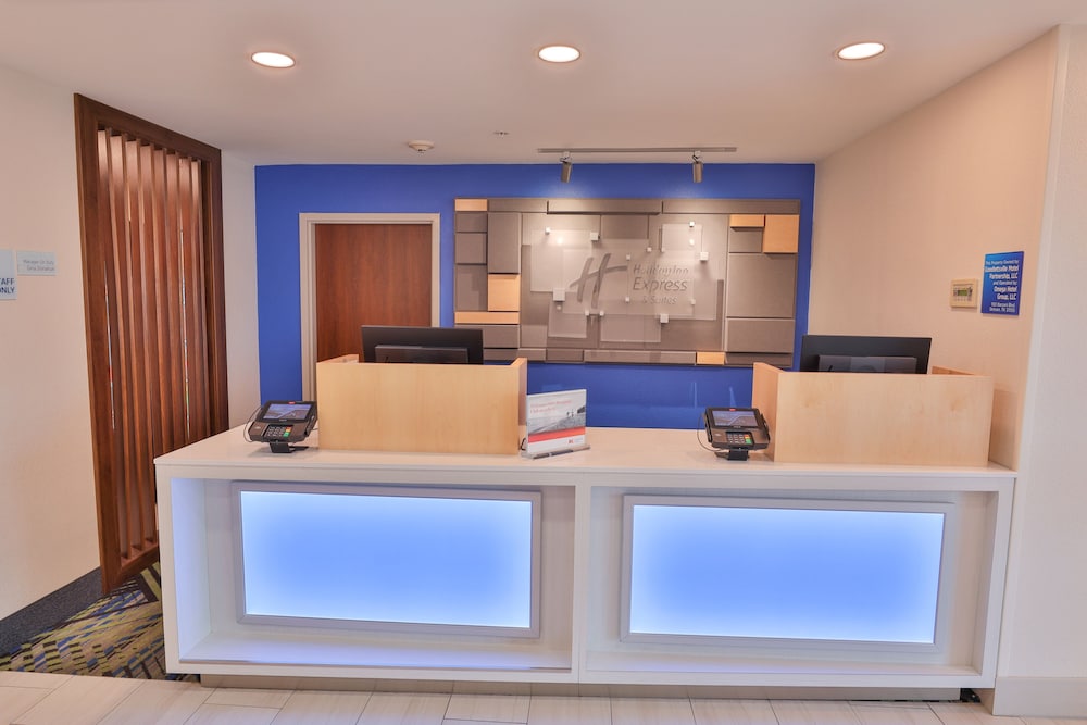 Holiday Inn Express Hotel Suites Dickson 8/38