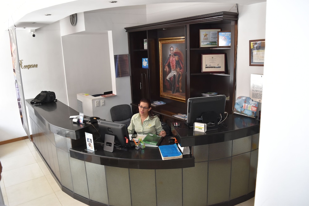 Hotel Bolivar Plaza 53/61