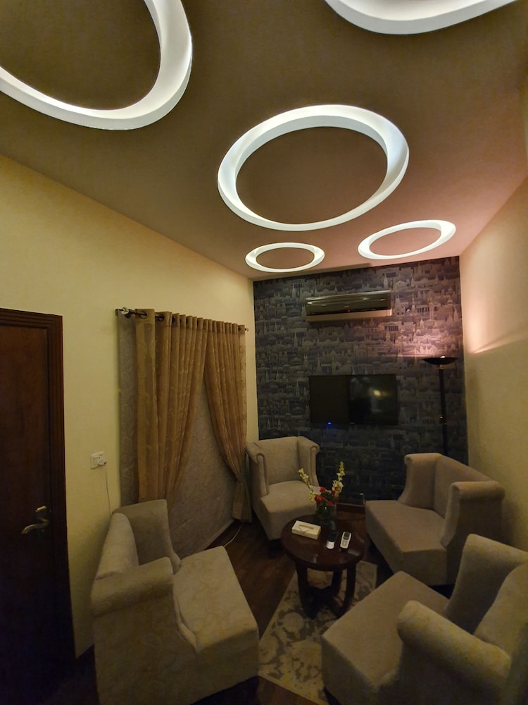S Chalet Multan 30/44