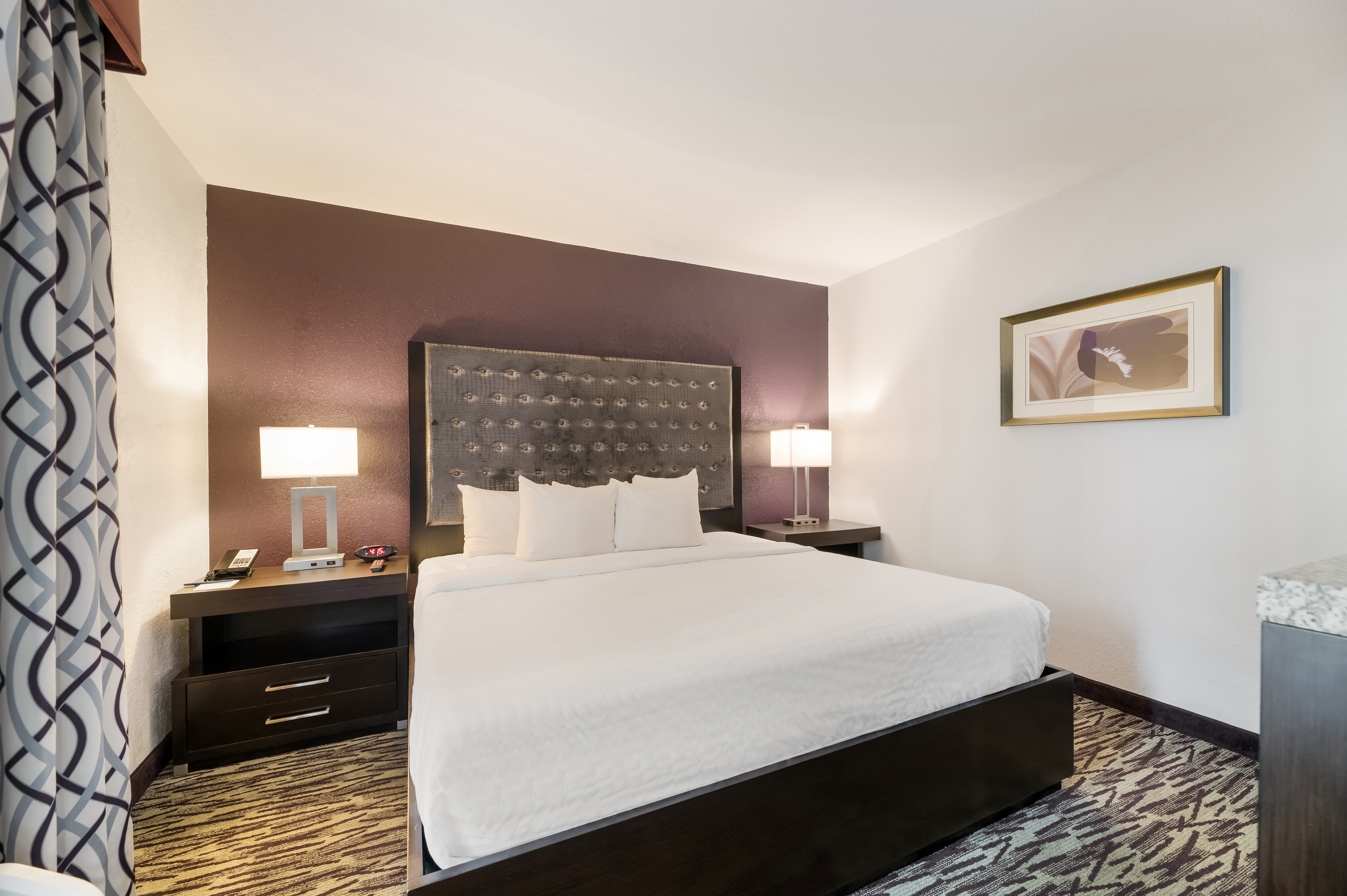 SUITE, KING BED