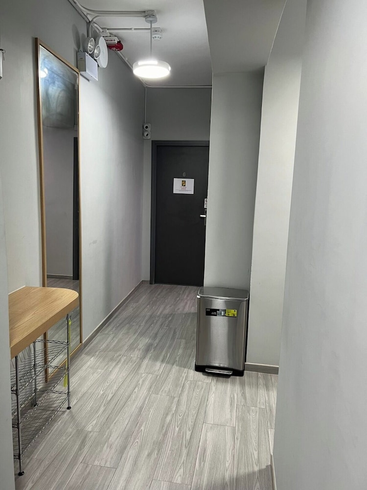 Check Inn Hk - Hostel 12/65