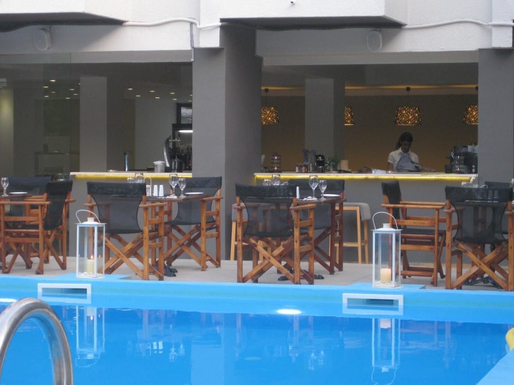 Amphitryon City Hotel 48/72