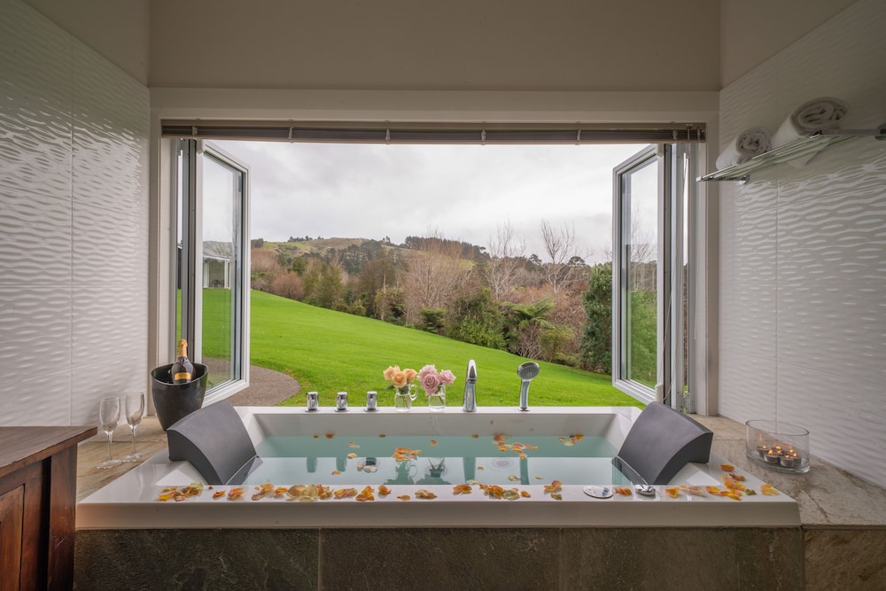 Woodhouse Mountain Lodge 50/50